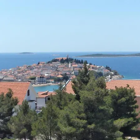 Sara - Free Parking * Primošten