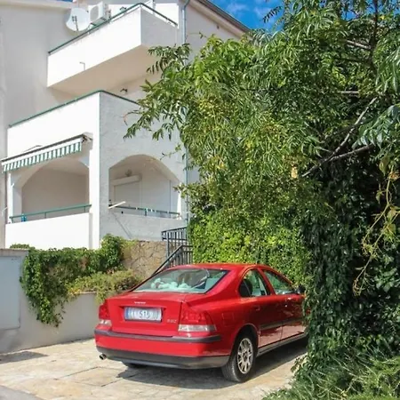 Sara - Free Parking Daire Primošten